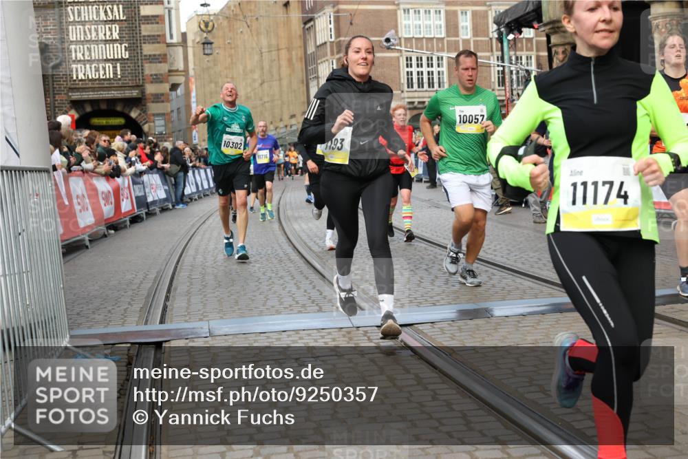 05.10.2025 - 20. swb-Marathon Bremen Yannick Fuchs http://msf.ph/oto/9250357 05.10.2025 10:53:30 Ziel 7193, 7251, 9263, 9539, 9717, 9868, 9956, 10057, 10302, 10317, 10335, 10806, 10993, 11174, 11175, 11510, 11616 meine-sportfotos.de