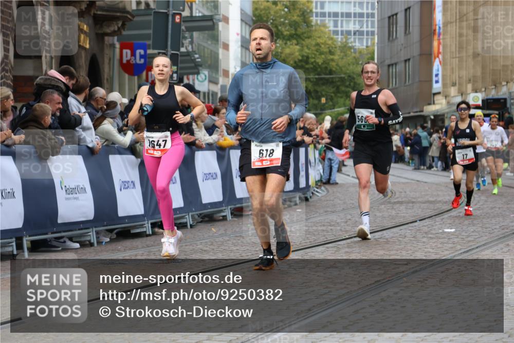 05.10.2025 - 20. swb-Marathon Bremen Strokosch-Dieckow http://msf.ph/oto/9250382 05.10.2025 12:48:24 Ziel 17, 618, 1647, 5608, 6927 meine-sportfotos.de