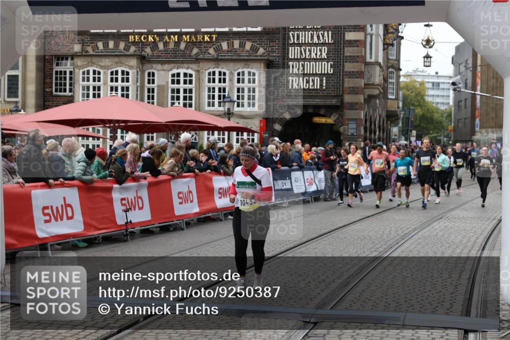 05.10.2025 - 20. swb-Marathon Bremen Yannick Fuchs http://msf.ph/oto/9250387 05.10.2025 11:13:44 Ziel 10273, 10433 meine-sportfotos.de