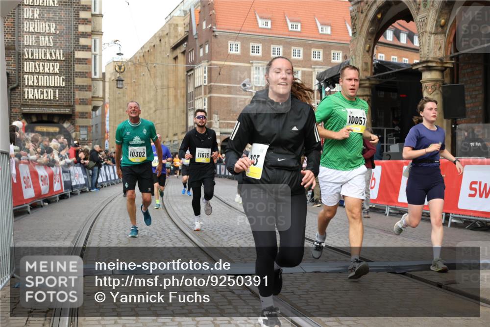 05.10.2025 - 20. swb-Marathon Bremen Yannick Fuchs http://msf.ph/oto/9250391 05.10.2025 10:53:31 Ziel 7193, 7251, 9263, 9539, 9717, 9868, 9957, 10057, 10302, 10317, 10335, 10655, 10993, 11174, 11175, 11616, 11716 meine-sportfotos.de