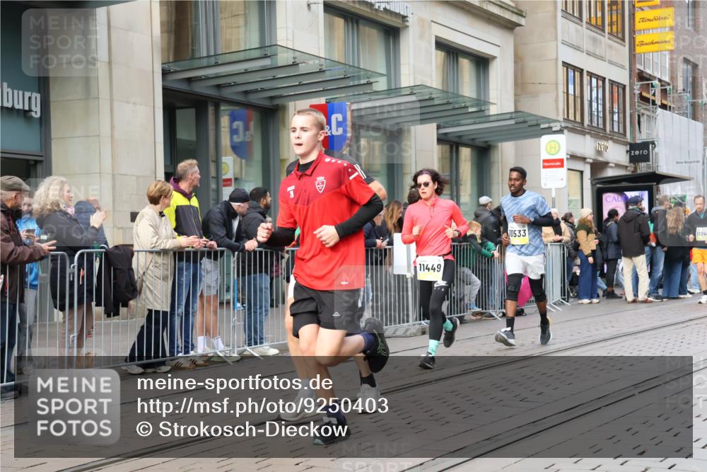 05.10.2025 - 20. swb-Marathon Bremen Strokosch-Dieckow http://msf.ph/oto/9250403 05.10.2025 10:53:54 Ziel 9402, 9407, 9520, 9574, 9807, 9835, 9900, 9935, 10019, 10075, 10097, 10234, 10402, 10533, 10631, 10662, 10915, 11040, 11151, 11203, 11271, 11303, 11339, 11347, 11432, 11449, 11593, 9402, 9407, 9520, 9574, 9807, 9835, 9900, 9935, 10019, 10075, 10097, 10234, 10402, 10533, 10631, 10662, 10915, 11040, 11151, 11203, 11271, 11303, 11339, 11347, 11432, 11449, 11593 meine-sportfotos.de