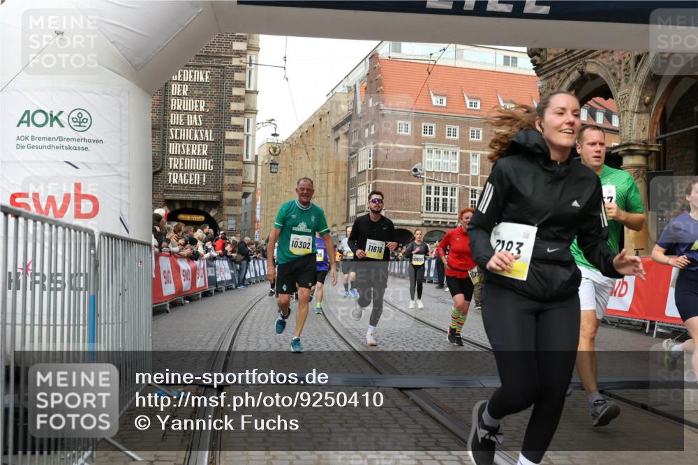 05.10.2025 - 20. swb-Marathon Bremen Yannick Fuchs http://msf.ph/oto/9250410 05.10.2025 10:53:31 Ziel 7193, 7251, 9263, 9539, 9717, 9868, 9957, 10057, 10302, 10317, 10335, 10655, 10993, 11174, 11175, 11616, 11716 meine-sportfotos.de
