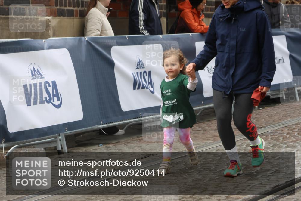 05.10.2025 - 20. swb-Marathon Bremen Strokosch-Dieckow http://msf.ph/oto/9250414 05.10.2025 15:28:31 Ziel  meine-sportfotos.de