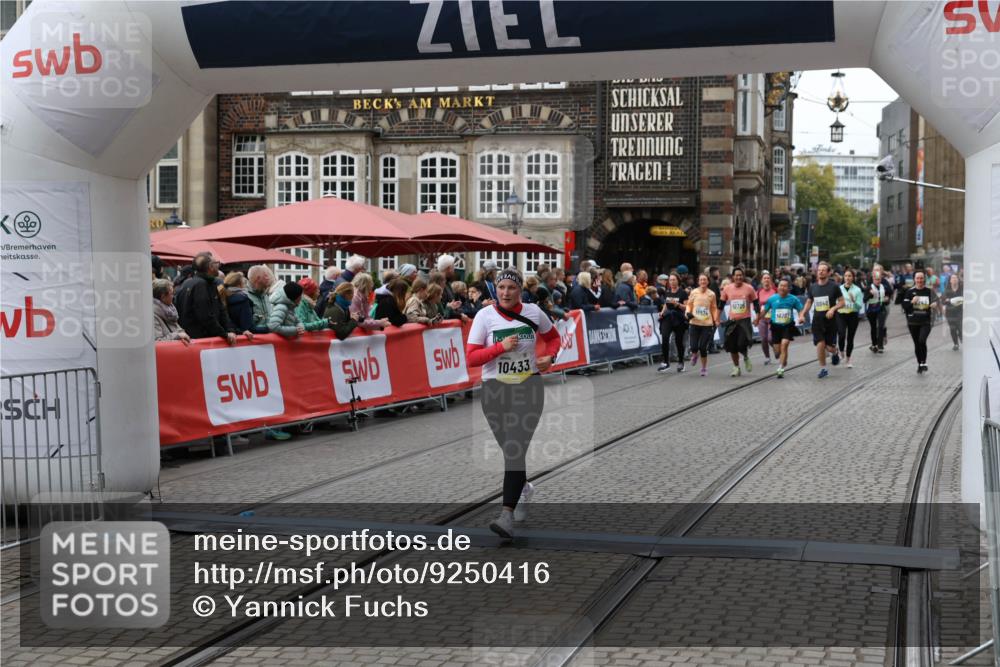 05.10.2025 - 20. swb-Marathon Bremen Yannick Fuchs http://msf.ph/oto/9250416 05.10.2025 11:13:44 Ziel 10273, 10433 meine-sportfotos.de