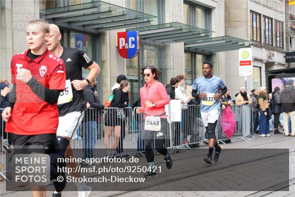 05.10.2025 - 20. swb-Marathon Bremen Strokosch-Dieckow http://msf.ph/oto/9250421 05.10.2025 10:53:54 Ziel 9402, 9407, 9520, 9574, 9807, 9835, 9900, 9935, 10019, 10075, 10097, 10234, 10402, 10533, 10631, 10662, 10915, 11040, 11151, 11203, 11271, 11303, 11339, 11347, 11432, 11449, 11593, 9402, 9407, 9520, 9574, 9807, 9835, 9900, 9935, 10019, 10075, 10097, 10234, 10402, 10533, 10631, 10662, 10915, 11040, 11151, 11203, 11271, 11303, 11339, 11347, 11432, 11449, 11593 meine-sportfotos.de