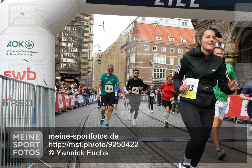 05.10.2025 - 20. swb-Marathon Bremen Yannick Fuchs http://msf.ph/oto/9250422 05.10.2025 10:53:31 Ziel 7193, 7251, 9263, 9539, 9717, 9868, 9957, 10057, 10302, 10317, 10335, 10655, 10993, 11174, 11175, 11616, 11716 meine-sportfotos.de