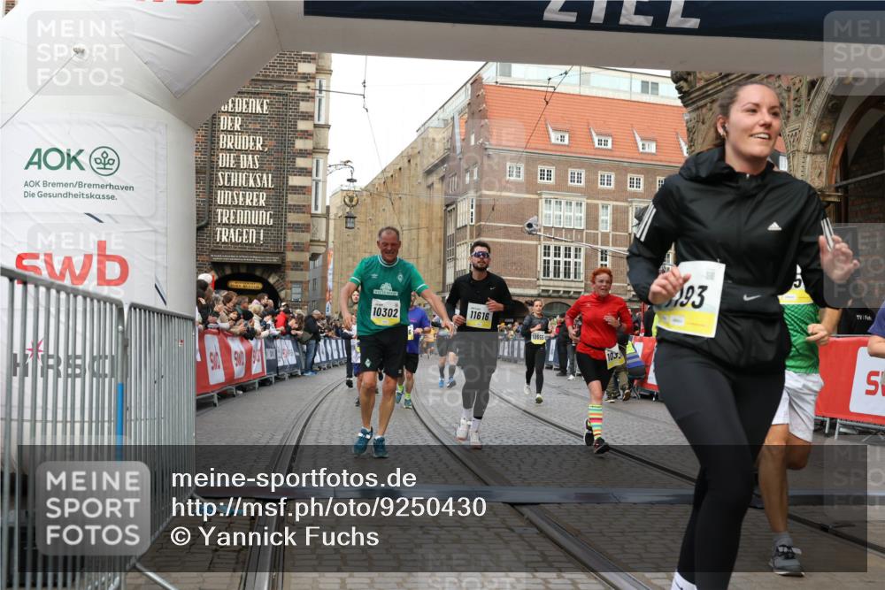 05.10.2025 - 20. swb-Marathon Bremen Yannick Fuchs http://msf.ph/oto/9250430 05.10.2025 10:53:31 Ziel 7193, 7251, 9263, 9539, 9717, 9868, 9957, 10057, 10302, 10317, 10335, 10655, 10993, 11174, 11175, 11616, 11716 meine-sportfotos.de