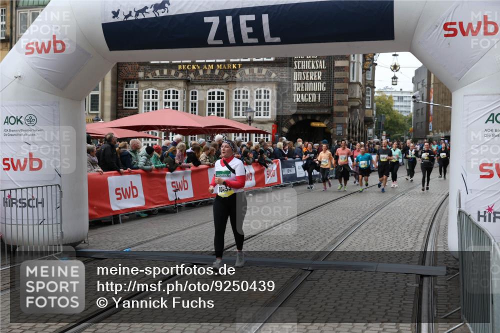 05.10.2025 - 20. swb-Marathon Bremen Yannick Fuchs http://msf.ph/oto/9250439 05.10.2025 11:13:44 Ziel 10273, 10433 meine-sportfotos.de