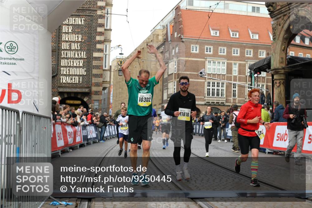 05.10.2025 - 20. swb-Marathon Bremen Yannick Fuchs http://msf.ph/oto/9250445 05.10.2025 10:53:32 Ziel 7193, 7251, 9263, 9539, 9717, 9868, 9957, 10057, 10302, 10317, 10335, 10369, 10468, 10655, 10934, 11174, 11175, 11545, 11616, 11716 meine-sportfotos.de