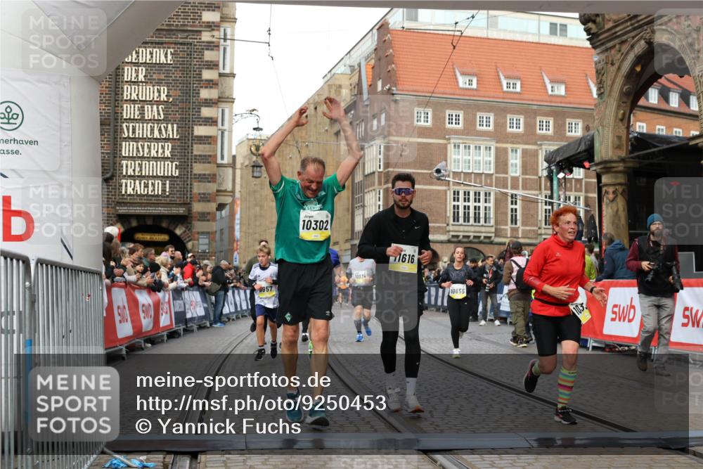 05.10.2025 - 20. swb-Marathon Bremen Yannick Fuchs http://msf.ph/oto/9250453 05.10.2025 10:53:32 Ziel 7193, 7251, 9263, 9539, 9717, 9868, 9957, 10057, 10302, 10317, 10335, 10369, 10468, 10655, 10934, 11174, 11175, 11545, 11616, 11716 meine-sportfotos.de