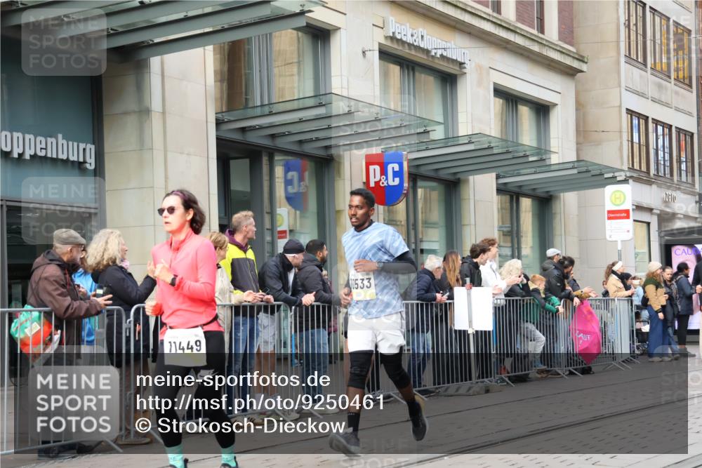 05.10.2025 - 20. swb-Marathon Bremen Strokosch-Dieckow http://msf.ph/oto/9250461 05.10.2025 10:53:55 Ziel 9392, 9402, 9407, 9520, 9574, 9633, 9807, 9835, 9900, 9935, 10019, 10097, 10234, 10402, 10533, 10631, 10662, 10810, 10915, 11040, 11151, 11203, 11271, 11303, 11347, 11432, 11449, 11593, 9392, 9402, 9407, 9520, 9574, 9633, 9807, 9835, 9900, 9935, 10019, 10097, 10234, 10402, 10533, 10631, 10662, 10810, 10915, 11040, 11151, 11203, 11271, 11303, 11347, 11432, 11449, 11593 meine-sportfotos.de