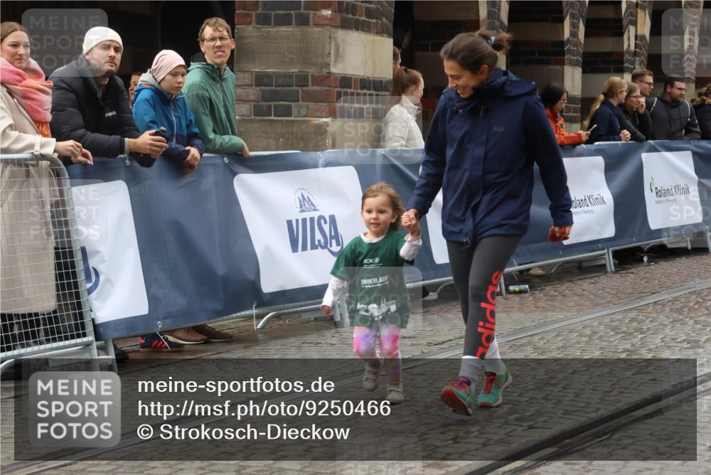 05.10.2025 - 20. swb-Marathon Bremen Strokosch-Dieckow http://msf.ph/oto/9250466 05.10.2025 15:28:32 Ziel  meine-sportfotos.de