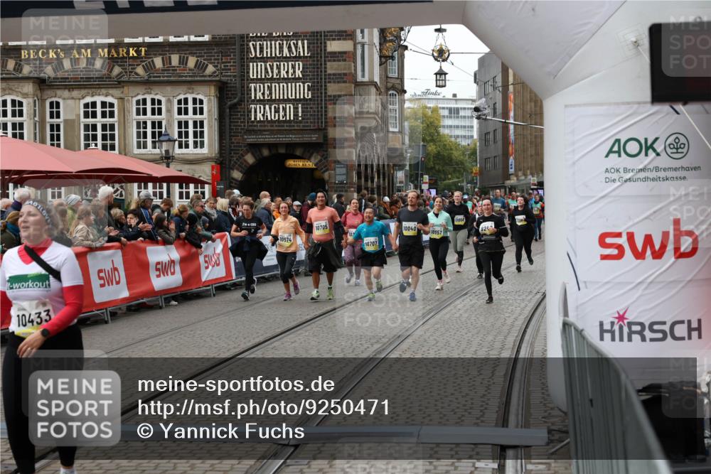 05.10.2025 - 20. swb-Marathon Bremen Yannick Fuchs http://msf.ph/oto/9250471 05.10.2025 11:13:45 Ziel 9242, 10433 meine-sportfotos.de