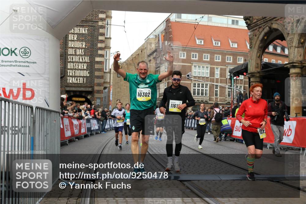 05.10.2025 - 20. swb-Marathon Bremen Yannick Fuchs http://msf.ph/oto/9250478 05.10.2025 10:53:32 Ziel 7193, 7251, 9263, 9539, 9717, 9868, 9957, 10057, 10302, 10317, 10335, 10369, 10468, 10655, 10934, 11174, 11175, 11545, 11616, 11716 meine-sportfotos.de