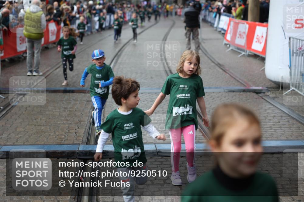 05.10.2025 - 20. swb-Marathon Bremen Yannick Fuchs http://msf.ph/oto/9250510 05.10.2025 15:21:34 Ziel  meine-sportfotos.de