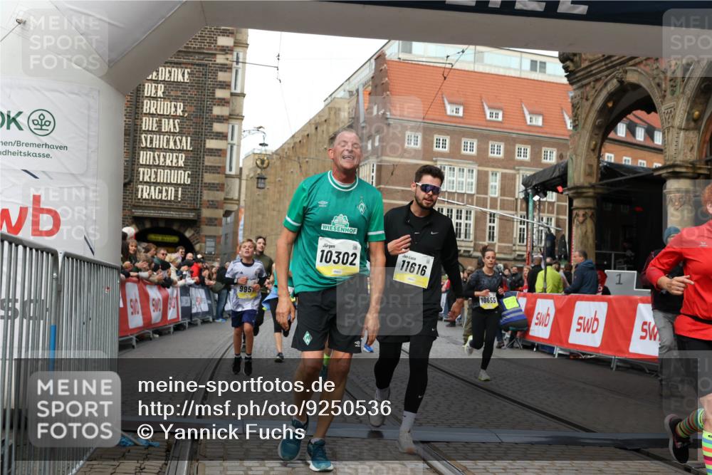 05.10.2025 - 20. swb-Marathon Bremen Yannick Fuchs http://msf.ph/oto/9250536 05.10.2025 10:53:33 Ziel 7193, 7251, 9263, 9539, 9717, 9868, 9957, 10057, 10302, 10317, 10335, 10369, 10468, 10655, 10934, 11174, 11175, 11545, 11616, 11716 meine-sportfotos.de