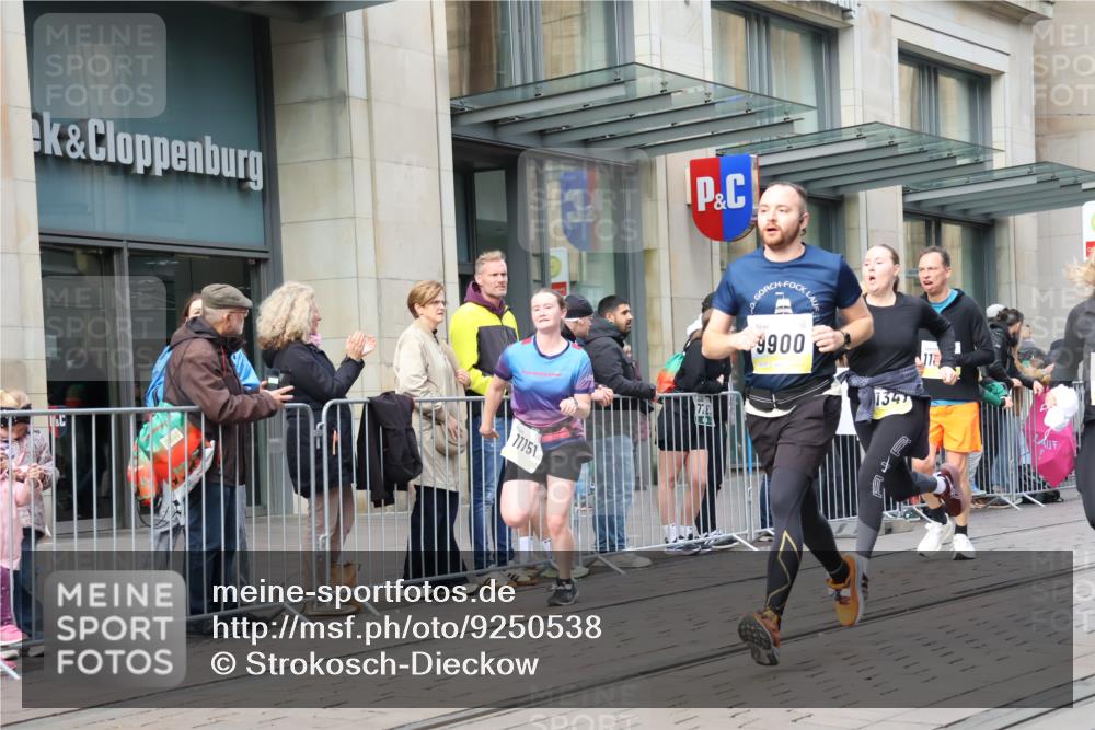 05.10.2025 - 20. swb-Marathon Bremen Strokosch-Dieckow http://msf.ph/oto/9250538 05.10.2025 10:53:58 Ziel 9392, 9402, 9407, 9574, 9633, 9900, 9935, 10019, 10032, 10097, 10234, 10402, 10533, 10631, 10662, 10810, 10915, 11040, 11151, 11203, 11271, 11347, 11449, 9392, 9402, 9407, 9574, 9633, 9900, 9935, 10019, 10032, 10097, 10234, 10402, 10533, 10631, 10662, 10810, 10915, 11040, 11151, 11203, 11271, 11347, 11449 meine-sportfotos.de