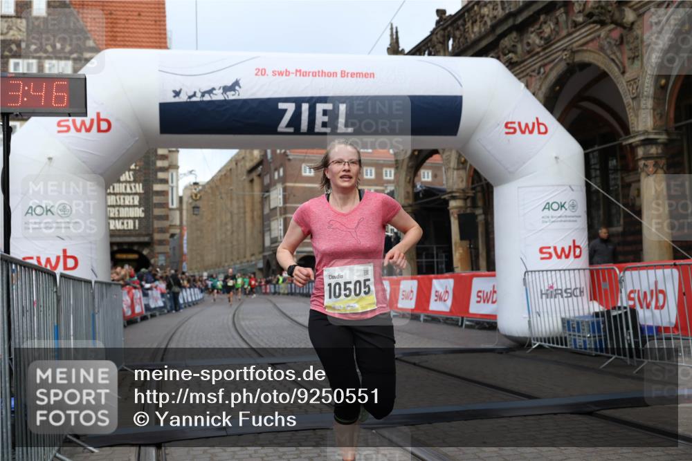 05.10.2025 - 20. swb-Marathon Bremen Yannick Fuchs http://msf.ph/oto/9250551 05.10.2025 10:44:35 Ziel 9361, 10505, 10666 meine-sportfotos.de