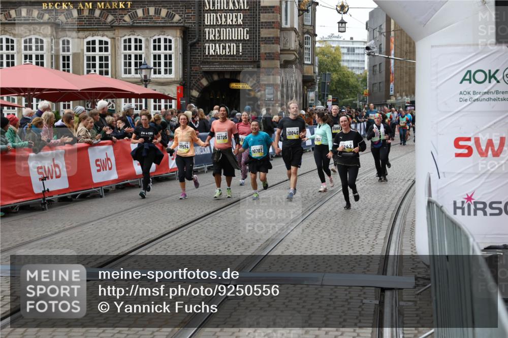 05.10.2025 - 20. swb-Marathon Bremen Yannick Fuchs http://msf.ph/oto/9250556 05.10.2025 11:13:47 Ziel 9242, 9899, 10040, 10364, 10433, 10574, 10705, 10707, 10957, 11264, 11385 meine-sportfotos.de