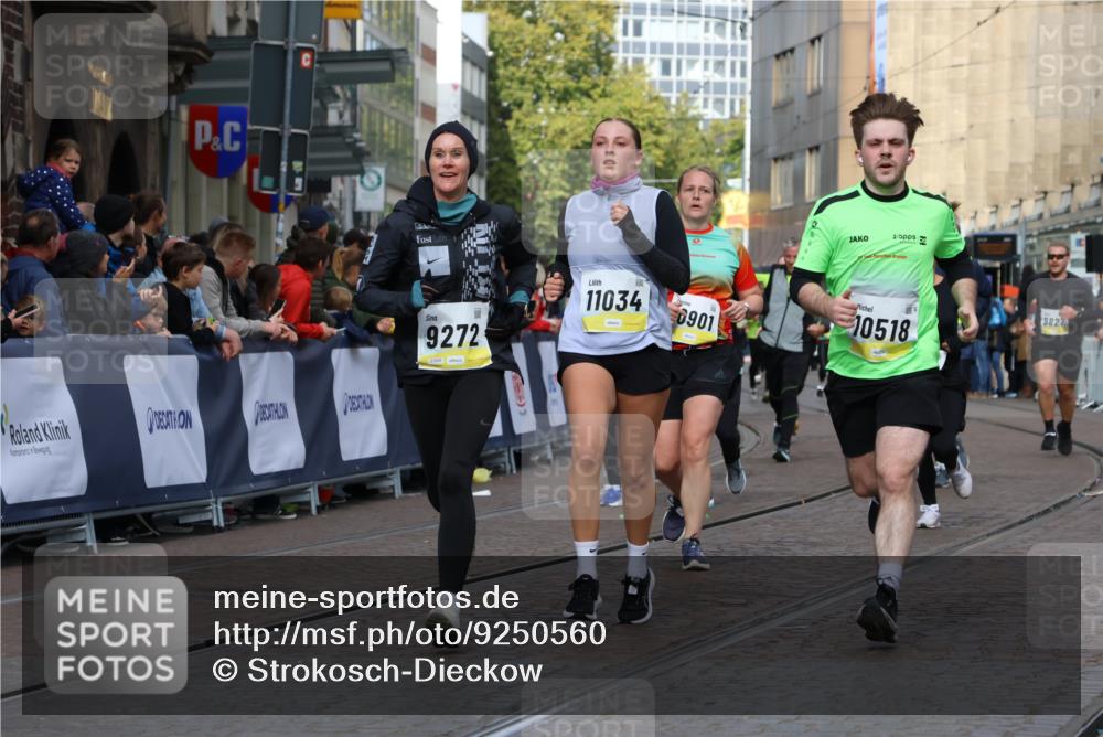 05.10.2025 - 20. swb-Marathon Bremen Strokosch-Dieckow http://msf.ph/oto/9250560 05.10.2025 11:00:40 Ziel 9272, 9327, 9389, 9827, 9858, 10182, 10518, 10571, 10690, 10872, 10901, 11034, 11162 meine-sportfotos.de