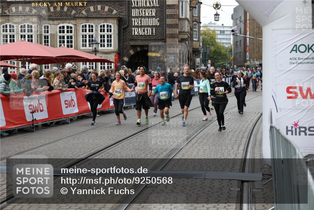 05.10.2025 - 20. swb-Marathon Bremen Yannick Fuchs http://msf.ph/oto/9250568 05.10.2025 11:13:47 Ziel 9242, 9899, 10040, 10364, 10433, 10574, 10705, 10707, 10957, 11264, 11385 meine-sportfotos.de
