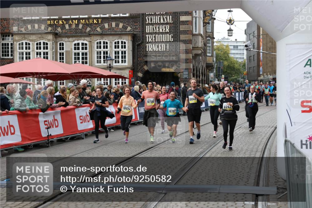05.10.2025 - 20. swb-Marathon Bremen Yannick Fuchs http://msf.ph/oto/9250582 05.10.2025 11:13:47 Ziel 9242, 9899, 10040, 10364, 10433, 10574, 10705, 10707, 10957, 11264, 11385 meine-sportfotos.de