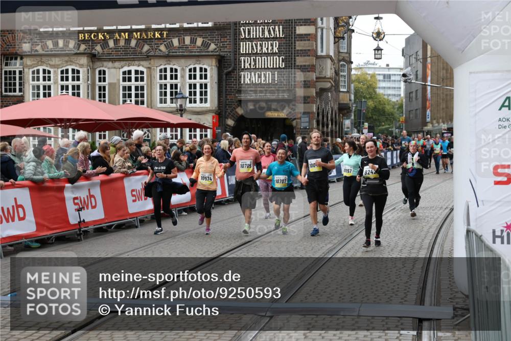 05.10.2025 - 20. swb-Marathon Bremen Yannick Fuchs http://msf.ph/oto/9250593 05.10.2025 11:13:47 Ziel 9242, 9899, 10040, 10364, 10433, 10574, 10705, 10707, 10957, 11264, 11385 meine-sportfotos.de