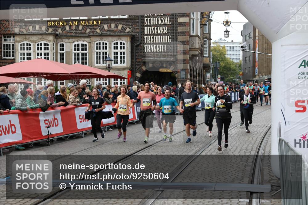 05.10.2025 - 20. swb-Marathon Bremen Yannick Fuchs http://msf.ph/oto/9250604 05.10.2025 11:13:47 Ziel 9242, 9899, 10040, 10364, 10433, 10574, 10705, 10707, 10957, 11264, 11385 meine-sportfotos.de