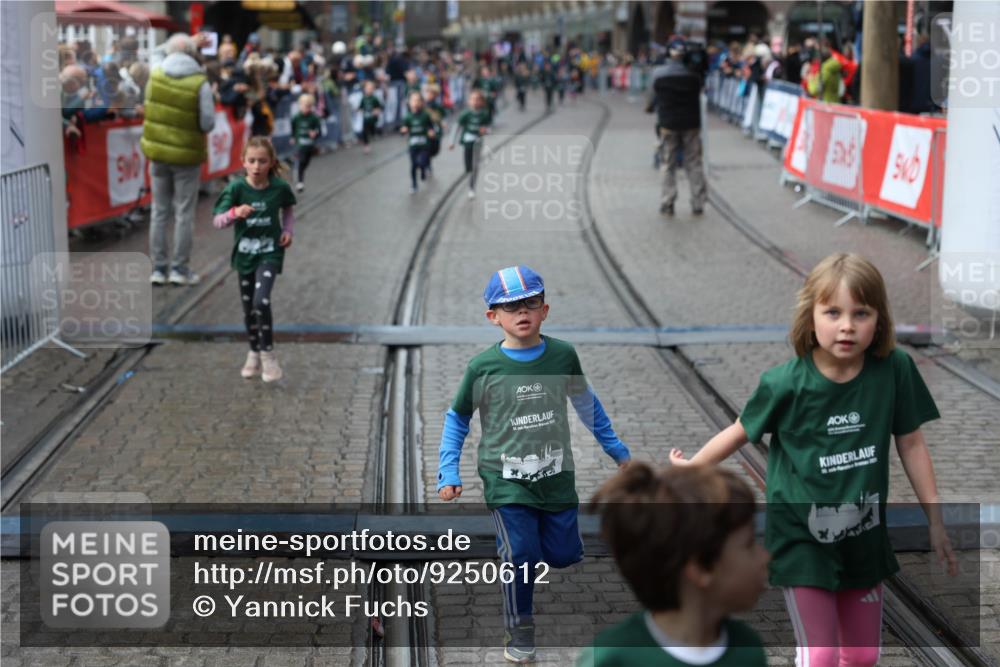 05.10.2025 - 20. swb-Marathon Bremen Yannick Fuchs http://msf.ph/oto/9250612 05.10.2025 15:21:34 Ziel  meine-sportfotos.de