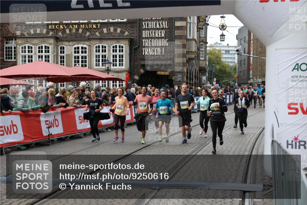 05.10.2025 - 20. swb-Marathon Bremen Yannick Fuchs http://msf.ph/oto/9250616 05.10.2025 11:13:47 Ziel 9242, 9899, 10040, 10364, 10433, 10574, 10705, 10707, 10957, 11264, 11385 meine-sportfotos.de