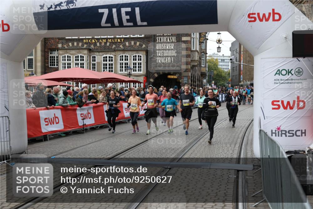 05.10.2025 - 20. swb-Marathon Bremen Yannick Fuchs http://msf.ph/oto/9250627 05.10.2025 11:13:47 Ziel 9242, 9899, 10040, 10364, 10433, 10574, 10705, 10707, 10957, 11264, 11385 meine-sportfotos.de