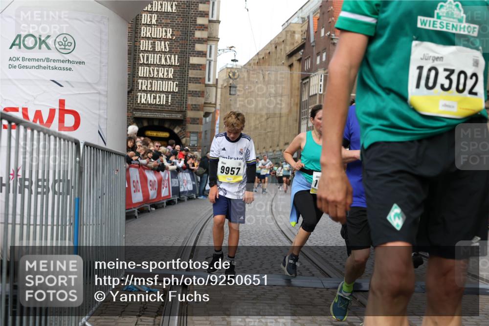 05.10.2025 - 20. swb-Marathon Bremen Yannick Fuchs http://msf.ph/oto/9250651 05.10.2025 10:53:35 Ziel 7193, 7251, 9263, 9717, 9868, 9957, 10057, 10302, 10335, 10369, 10468, 10655, 10934, 11174, 11545, 11616, 11716 meine-sportfotos.de