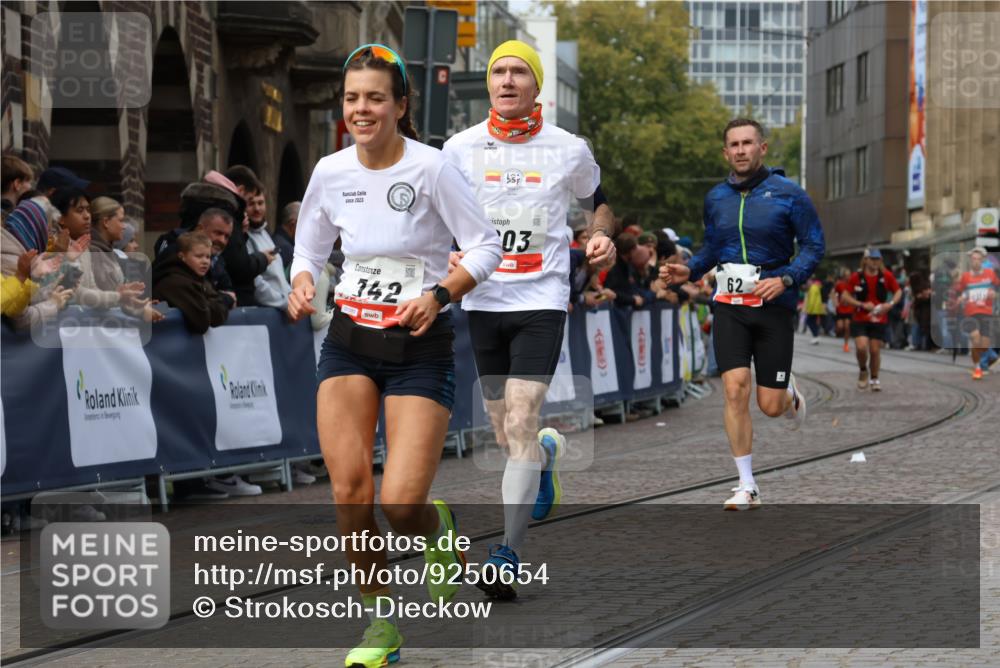 05.10.2025 - 20. swb-Marathon Bremen Strokosch-Dieckow http://msf.ph/oto/9250654 05.10.2025 12:48:35 Ziel 62, 603, 742 meine-sportfotos.de