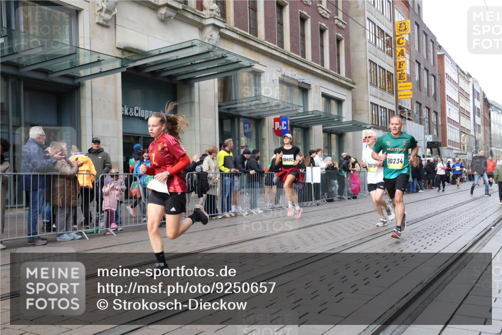 05.10.2025 - 20. swb-Marathon Bremen Strokosch-Dieckow http://msf.ph/oto/9250657 05.10.2025 10:54:02 Ziel 9367, 9392, 9402, 9407, 9574, 9633, 9900, 9935, 10032, 10097, 10178, 10234, 10296, 10402, 10533, 10768, 10810, 10915, 11040, 11045, 11089, 11203, 11271, 11449, 9367, 9392, 9402, 9407, 9574, 9633, 9900, 9935, 10032, 10097, 10178, 10234, 10296, 10402, 10533, 10768, 10810, 10915, 11040, 11045, 11089, 11203, 11271, 11449 meine-sportfotos.de