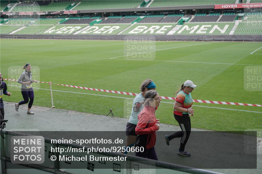 05.10.2025 - 20. swb-Marathon Bremen Michael Burmester http://msf.ph/oto/9250660 05.10.2025 10:40:30 Laufen im Stadion 7799, 8111, 9205, 9220, 9241, 9245, 9275, 9286, 9308, 9321, 9387, 9423, 9440, 9466, 9483, 9491, 9552, 9554, 9571, 9615, 9619, 9623, 9662, 9690, 9712, 9721, 9786, 9804, 9853, 9866, 9892, 9901, 9931, 9942, 9976, 10001, 10037, 10058, 10081, 10135, 10157, 10160, 10168, 10185, 10193, 10243, 10286, 10343, 10383, 10419, 10422, 10451, 10532, 10542, 10563, 10580, 10603, 10604, 10619, 10674, 10699, 10737, 11090, 11270, 7779, 7789, 7979, 9180, 9186, 9419, 9661, 11044 meine-sportfotos.de