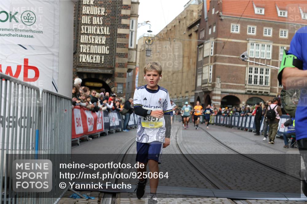 05.10.2025 - 20. swb-Marathon Bremen Yannick Fuchs http://msf.ph/oto/9250664 05.10.2025 10:53:36 Ziel 7193, 7251, 9717, 9868, 9957, 10057, 10302, 10335, 10369, 10468, 10655, 10934, 11174, 11545, 11616, 11716 meine-sportfotos.de