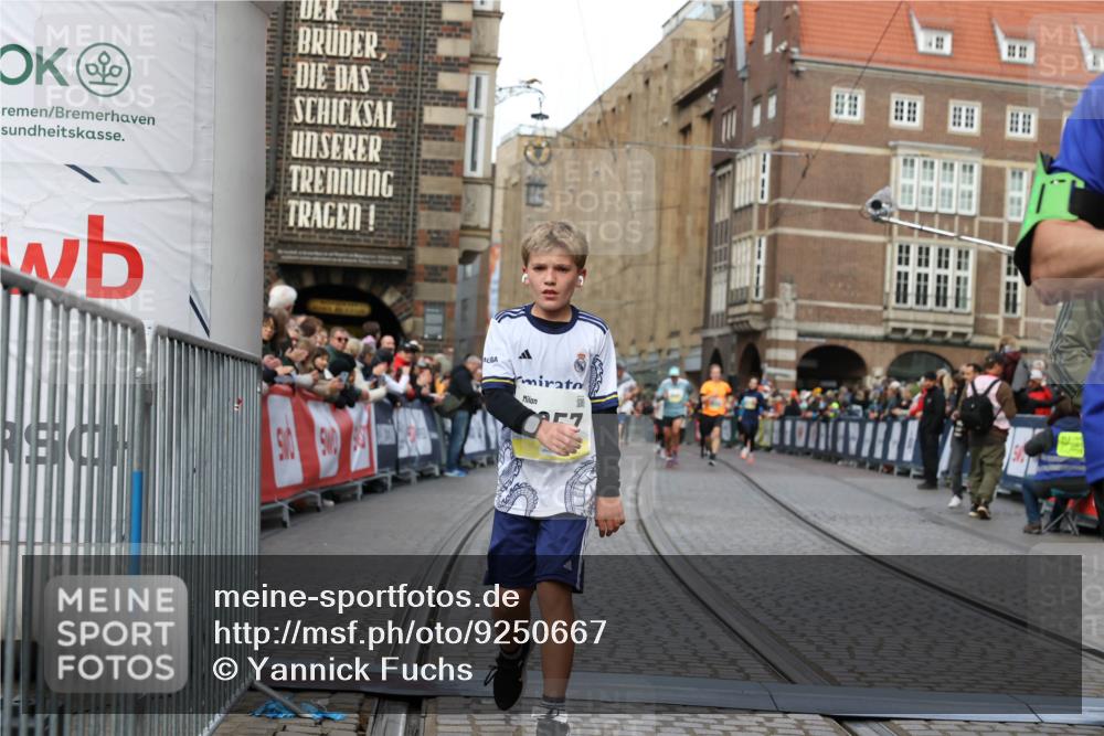 05.10.2025 - 20. swb-Marathon Bremen Yannick Fuchs http://msf.ph/oto/9250667 05.10.2025 10:53:36 Ziel 7193, 7251, 9717, 9868, 9957, 10057, 10302, 10335, 10369, 10468, 10655, 10934, 11174, 11545, 11616, 11716 meine-sportfotos.de