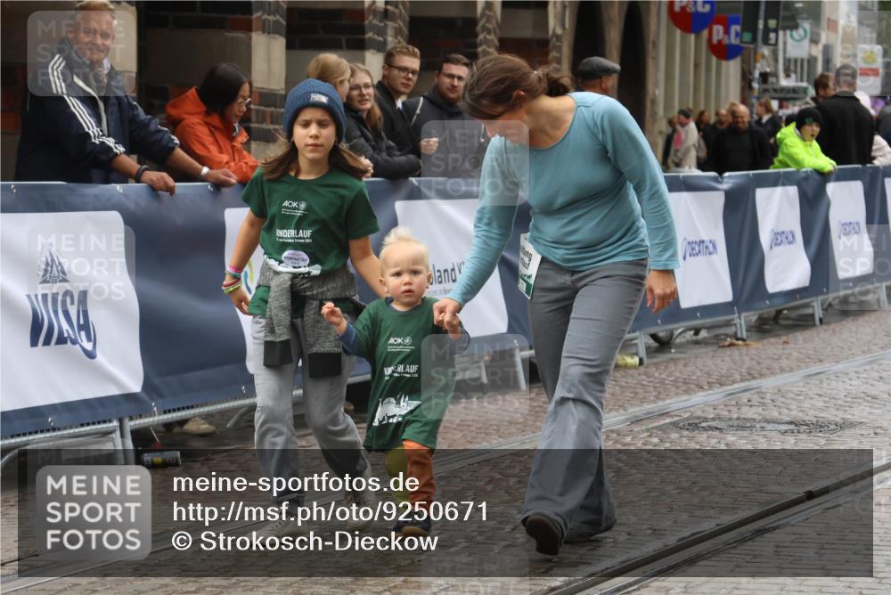 05.10.2025 - 20. swb-Marathon Bremen Strokosch-Dieckow http://msf.ph/oto/9250671 05.10.2025 15:28:37 Ziel  meine-sportfotos.de