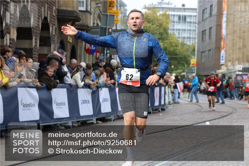 05.10.2025 - 20. swb-Marathon Bremen Strokosch-Dieckow http://msf.ph/oto/9250681 05.10.2025 12:48:37 Ziel 62, 603, 742, 871 meine-sportfotos.de