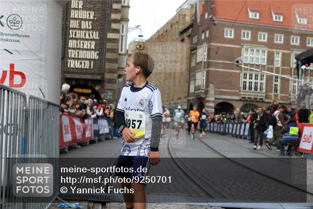 05.10.2025 - 20. swb-Marathon Bremen Yannick Fuchs http://msf.ph/oto/9250701 05.10.2025 10:53:37 Ziel 7193, 9717, 9868, 9957, 10057, 10302, 10335, 10369, 10468, 10655, 10934, 11545, 11616, 11716 meine-sportfotos.de