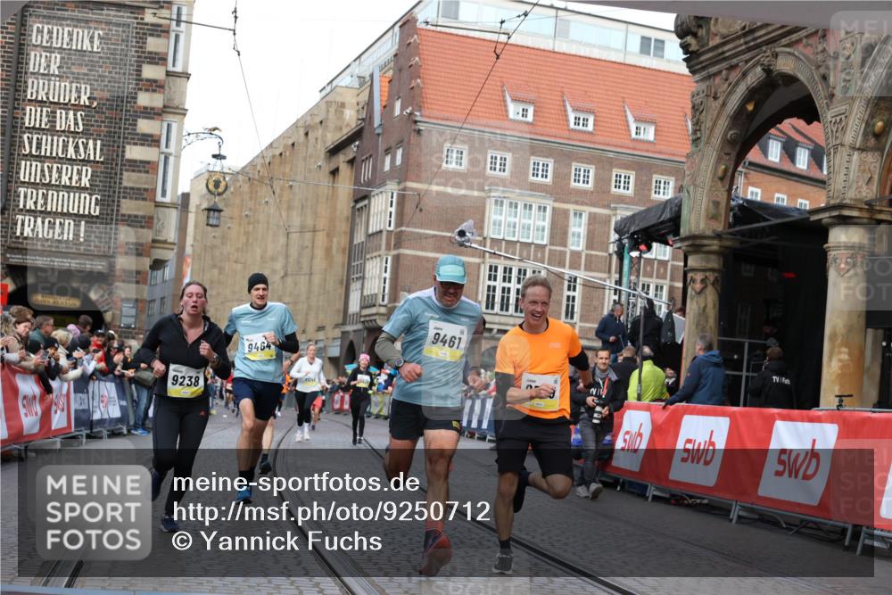 05.10.2025 - 20. swb-Marathon Bremen Yannick Fuchs http://msf.ph/oto/9250712 05.10.2025 10:53:41 Ziel 9238, 9461, 9464, 9569, 9957, 10310, 10369, 10468, 10642, 10655, 10934, 11246, 11545, 11716 meine-sportfotos.de