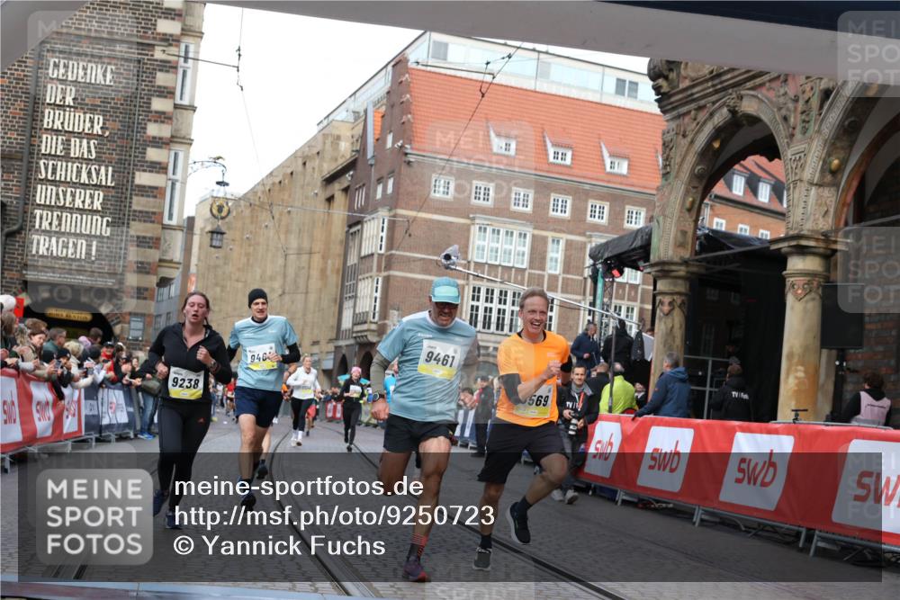 05.10.2025 - 20. swb-Marathon Bremen Yannick Fuchs http://msf.ph/oto/9250723 05.10.2025 10:53:41 Ziel 9238, 9461, 9464, 9569, 9957, 10310, 10369, 10468, 10642, 10655, 10934, 11246, 11545, 11716 meine-sportfotos.de