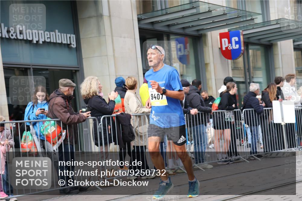 05.10.2025 - 20. swb-Marathon Bremen Strokosch-Dieckow http://msf.ph/oto/9250732 05.10.2025 10:54:05 Ziel 9367, 9392, 9407, 9574, 9633, 9900, 10032, 10097, 10178, 10234, 10296, 10402, 10533, 10768, 10810, 10915, 11040, 11045, 11089, 11203, 11271, 11449, 11694, 9367, 9392, 9407, 9574, 9633, 9900, 10032, 10097, 10178, 10234, 10296, 10402, 10533, 10768, 10810, 10915, 11040, 11045, 11089, 11203, 11271, 11449, 11694 meine-sportfotos.de
