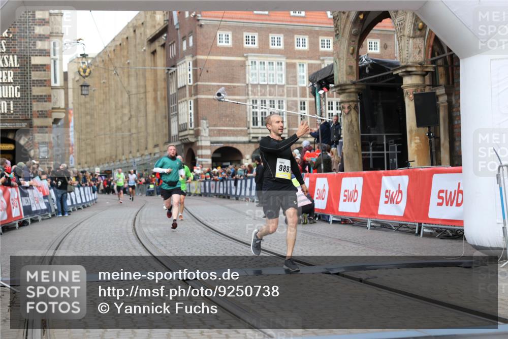 05.10.2025 - 20. swb-Marathon Bremen Yannick Fuchs http://msf.ph/oto/9250738 05.10.2025 10:44:42 Ziel 9897, 11666 meine-sportfotos.de