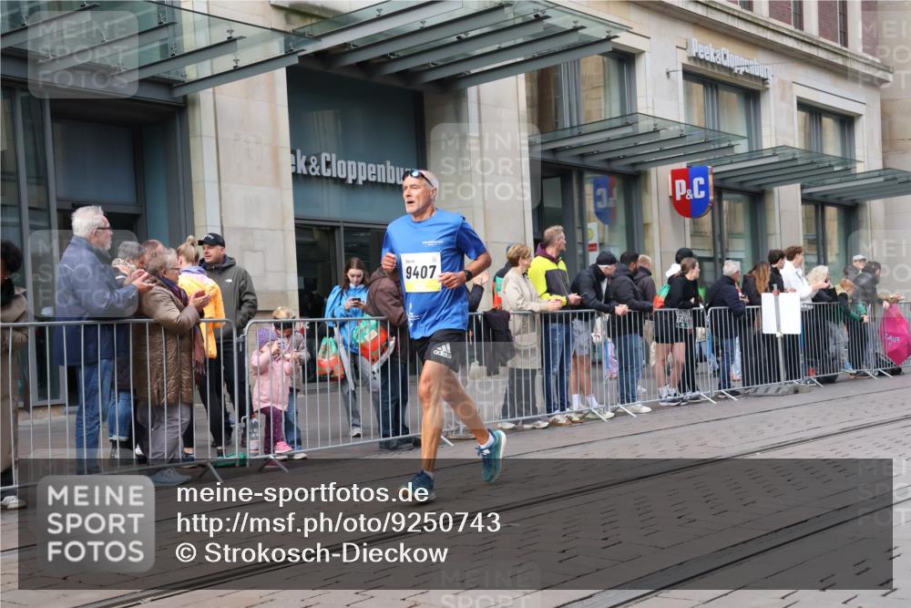 05.10.2025 - 20. swb-Marathon Bremen Strokosch-Dieckow http://msf.ph/oto/9250743 05.10.2025 10:54:06 Ziel 9367, 9392, 9407, 9574, 9633, 10032, 10097, 10174, 10178, 10234, 10296, 10402, 10533, 10768, 10810, 10915, 11040, 11045, 11089, 11203, 11271, 11321, 11449, 11694, 9367, 9392, 9407, 9574, 9633, 10032, 10097, 10174, 10178, 10234, 10296, 10402, 10533, 10768, 10810, 10915, 11040, 11045, 11089, 11203, 11271, 11321, 11449, 11694 meine-sportfotos.de