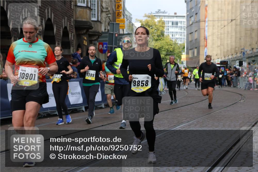 05.10.2025 - 20. swb-Marathon Bremen Strokosch-Dieckow http://msf.ph/oto/9250752 05.10.2025 11:00:44 Ziel 9272, 9327, 9389, 9827, 9858, 10182, 10571, 10690, 10872, 10901, 11034, 11155 meine-sportfotos.de