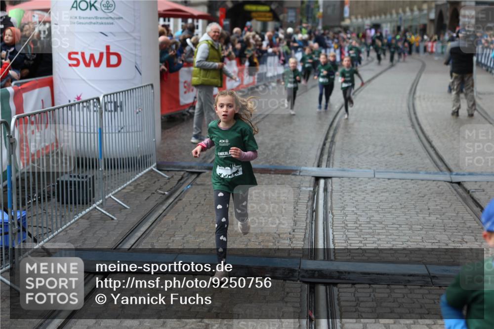 05.10.2025 - 20. swb-Marathon Bremen Yannick Fuchs http://msf.ph/oto/9250756 05.10.2025 15:21:35 Ziel  meine-sportfotos.de