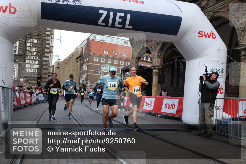 05.10.2025 - 20. swb-Marathon Bremen Yannick Fuchs http://msf.ph/oto/9250760 05.10.2025 10:53:41 Ziel 9238, 9461, 9464, 9569, 9957, 10310, 10369, 10468, 10642, 10655, 10934, 11246, 11545, 11716 meine-sportfotos.de