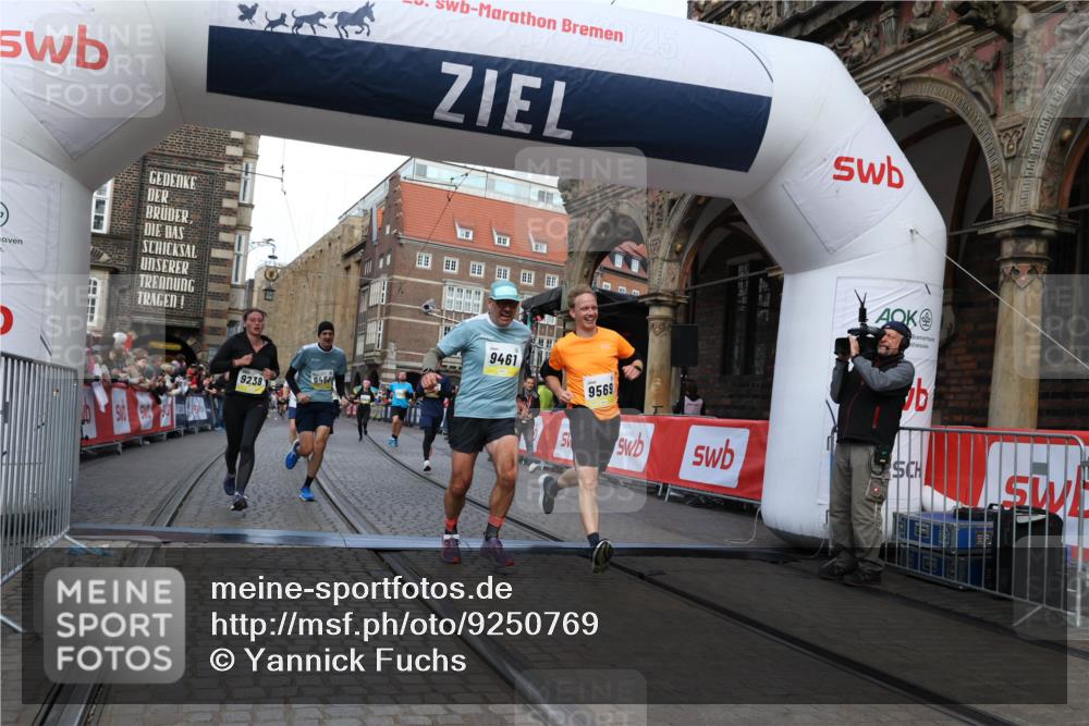 05.10.2025 - 20. swb-Marathon Bremen Yannick Fuchs http://msf.ph/oto/9250769 05.10.2025 10:53:41 Ziel 9238, 9461, 9464, 9569, 9957, 10310, 10369, 10468, 10642, 10655, 10934, 11246, 11545, 11716 meine-sportfotos.de