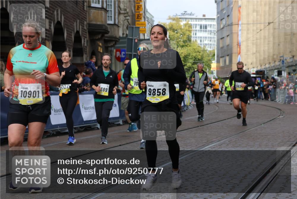 05.10.2025 - 20. swb-Marathon Bremen Strokosch-Dieckow http://msf.ph/oto/9250777 05.10.2025 11:00:44 Ziel 9272, 9327, 9389, 9827, 9858, 10182, 10571, 10690, 10872, 10901, 11034, 11155 meine-sportfotos.de